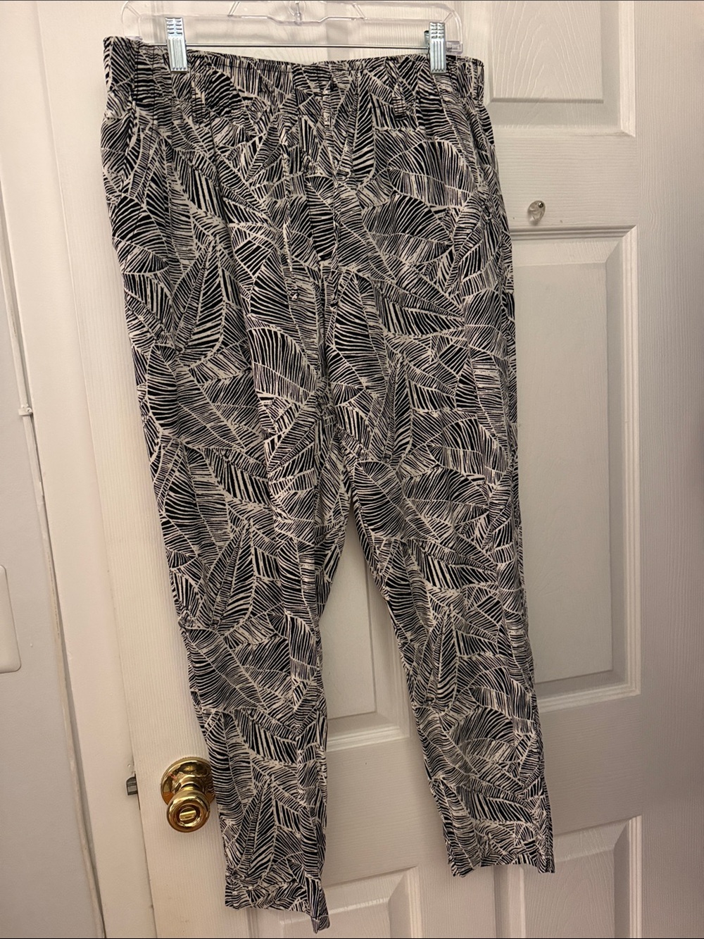 Old Navy Black and White Leaf-Stripe Pull-On Pants M